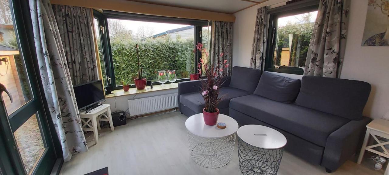 Comfortabel En Gezellig Familie Chalet Tot 6 Personen Op De Veluwe Bungalowpark De Kern Putten Exterior foto