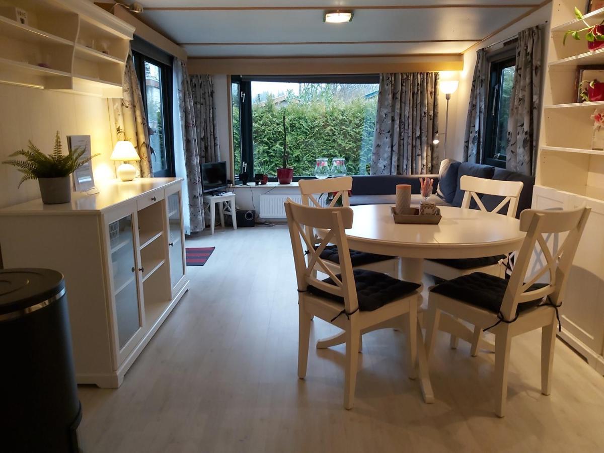 Comfortabel En Gezellig Familie Chalet Tot 6 Personen Op De Veluwe Bungalowpark De Kern Putten Exterior foto